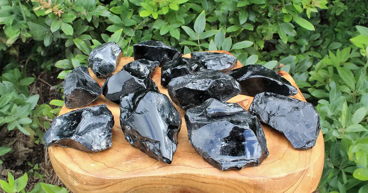 Obsidian Daşı Haqqında: Faydaları, Enerjisi, Növləri